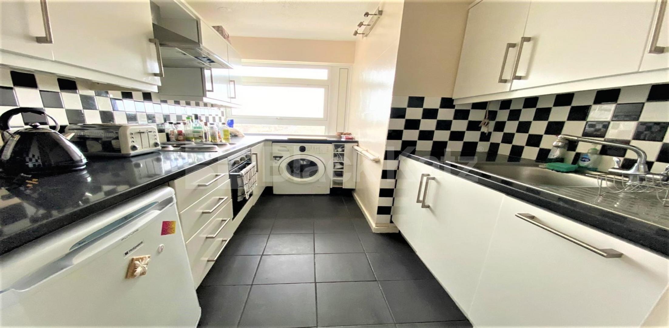 			VIRTUAL TOUR AVAILABLE!, 2 Bedroom, 1 bath, 1 reception Flat			 Seven Sisters Road, Park House, FINSBURY PARK